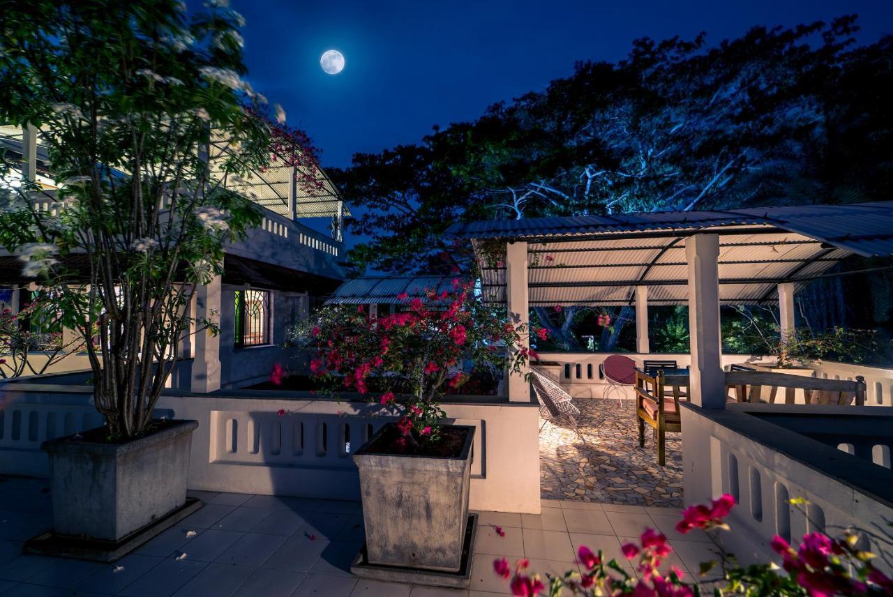 Gaia'S Garden Guest House オーロヴィル エクステリア 写真