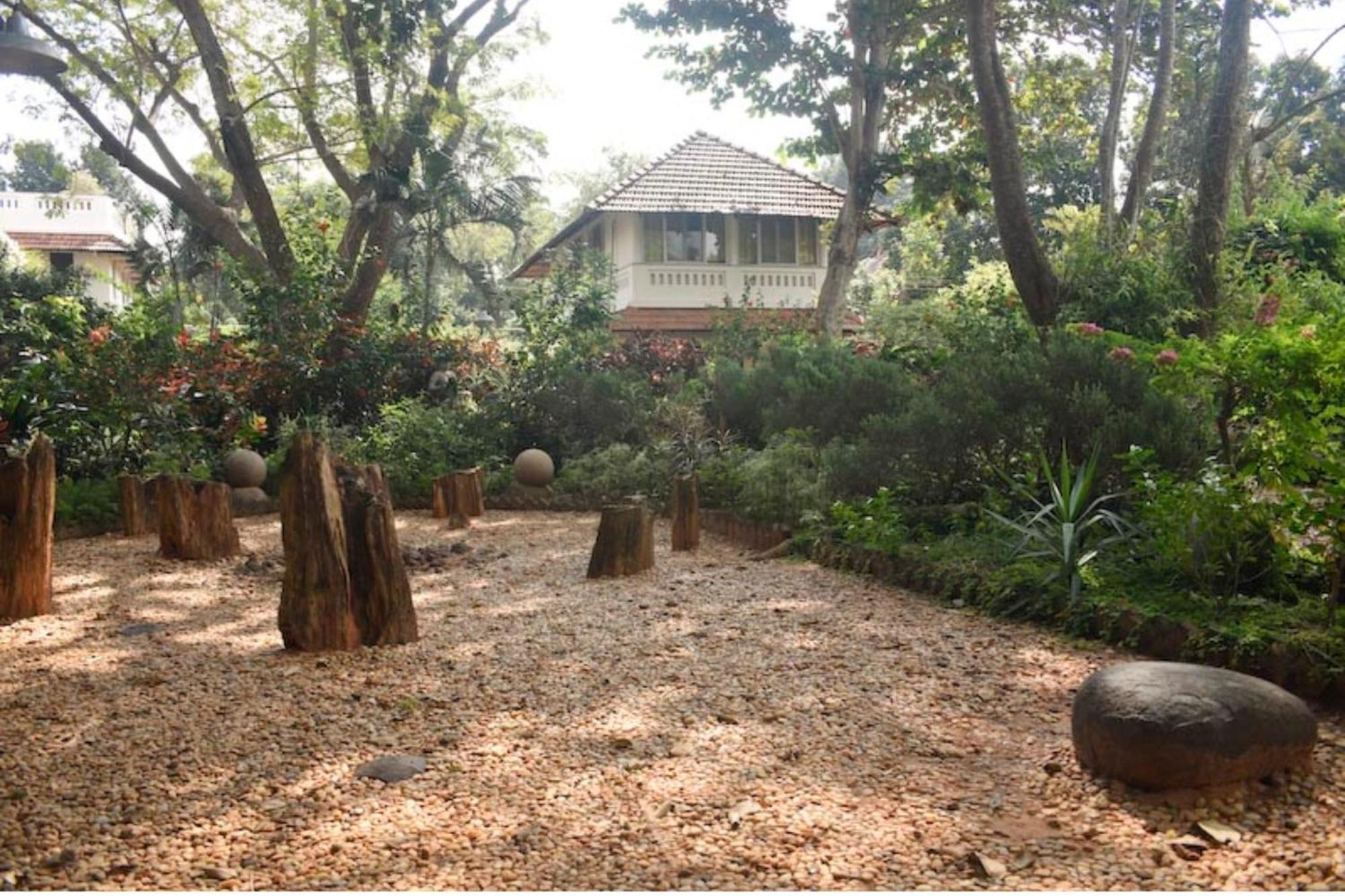 Gaia'S Garden Guest House オーロヴィル エクステリア 写真